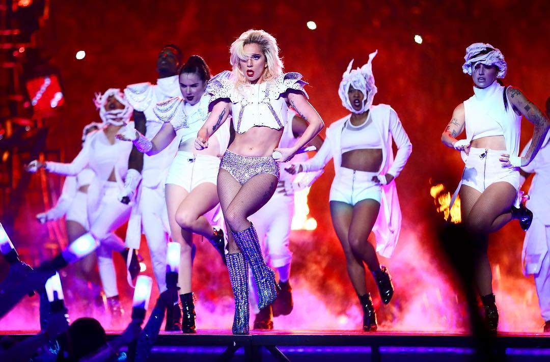 Lady Gaga manda recado a quem criticou o seu corpo durante a atuação no Super Bowl