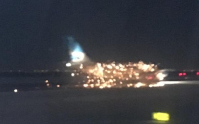 Avião incendeia-se na descolagem em Nova Iorque