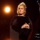 Adele emociona-se nos Grammys, durante a homenagem a George Michael
