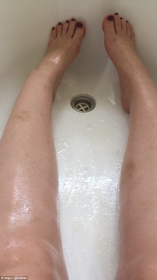 Mulher fica presa na banheira depois de usar óleo de côco