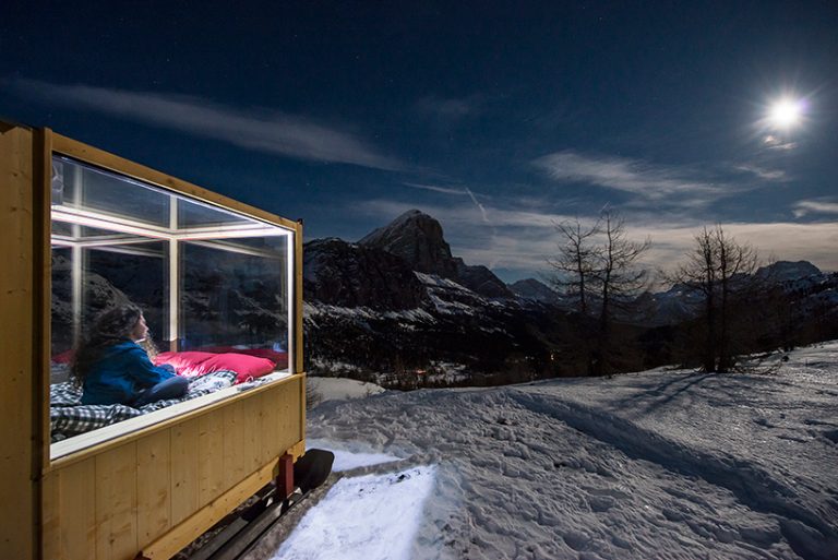 Este quarto móvel permite passar a noite a ver as estrelas