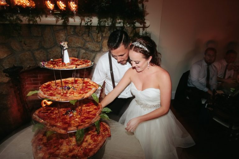 São apaixonados por pizza, e casaram-se com um &#8220;bolo&#8221; bem especial