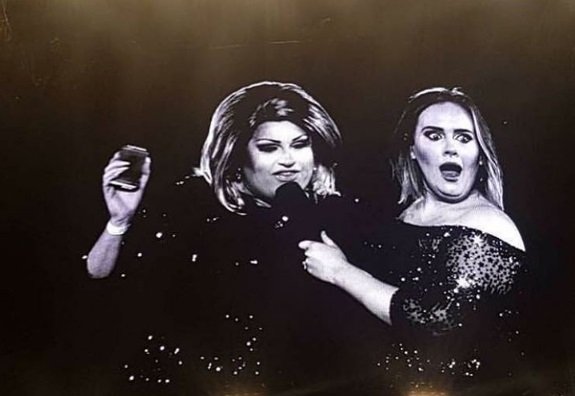 Adele convida para o palco sósia que &#8220;canta por ela&#8221;&#8230;