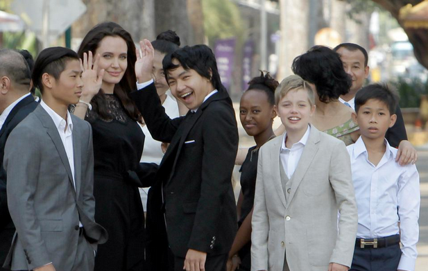Angelina Jolie recorre a &#8220;falsa&#8221; documentação para adotar Maddox