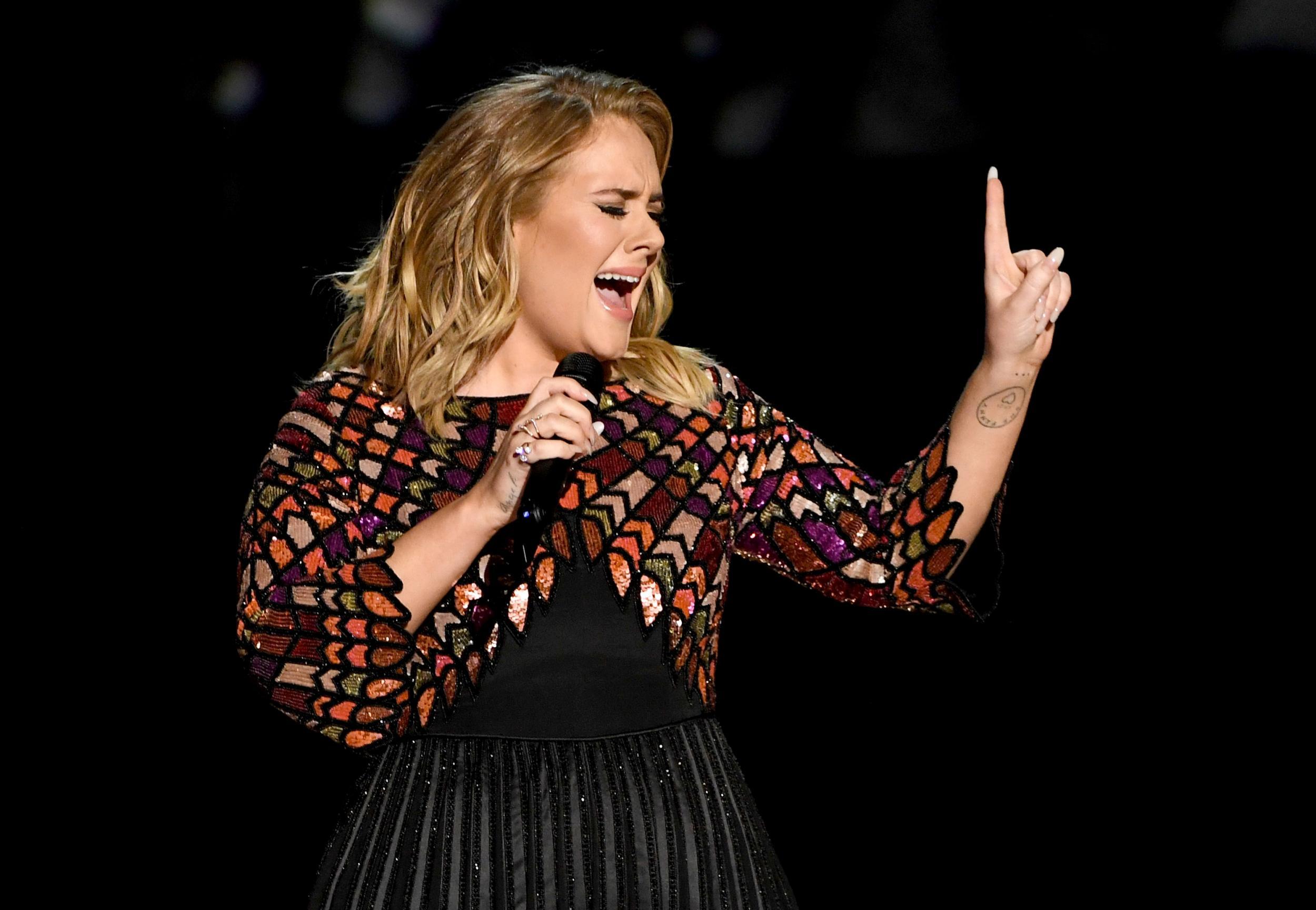 Adele dedica música às vitimas do ataque em Londres
