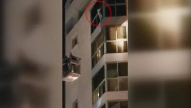 Bombeiros espanhóis salvam menina pendurada na varanda de um 7º andar