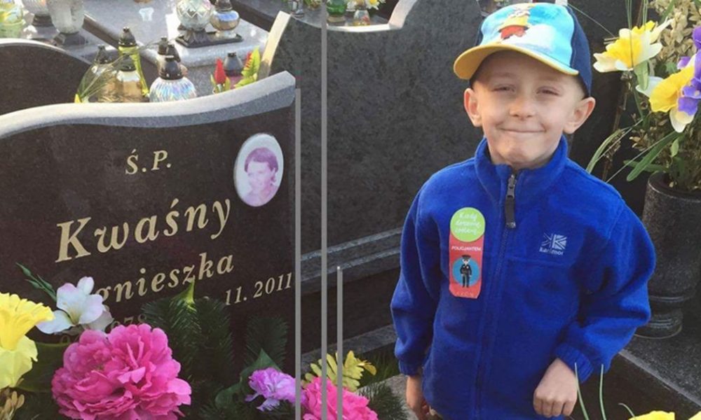 Morreu o menino de 7 anos, doente terminal, que queria ser enterrado com a mãe