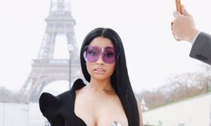Nicki Minaj choca com look para a Paris Fashion Week