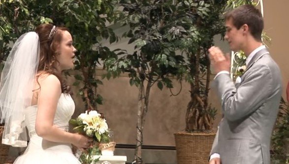 Todos pararam para ouvir esta noiva, e a emoção tomou conta do casamento