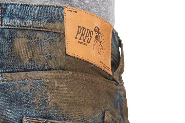 Marca criticada online por ter calças com lama à venda por 400 dólares