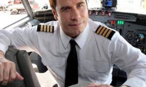 John Travolta vai doar o seu Boeing 707