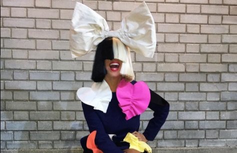 Sia lança single de beneficência na luta contra o HIV