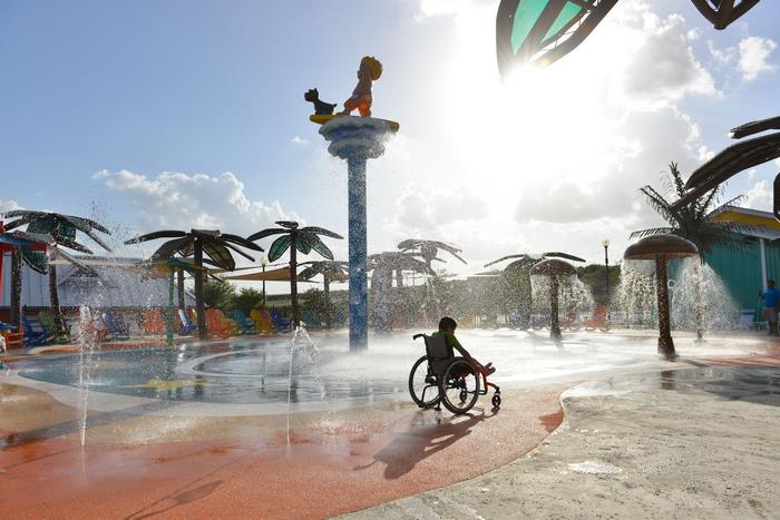 Primeiro parque aquático para portadores de deficiência já abriu, e é uma grande ideia