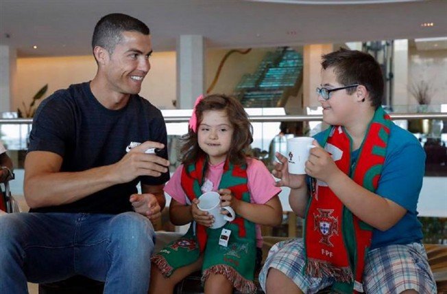 Cristiano Ronaldo realiza sonho de crianças com doenças crónicas