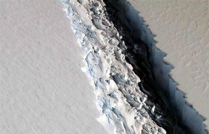 Icebergue gigante desprende-se da Antártida