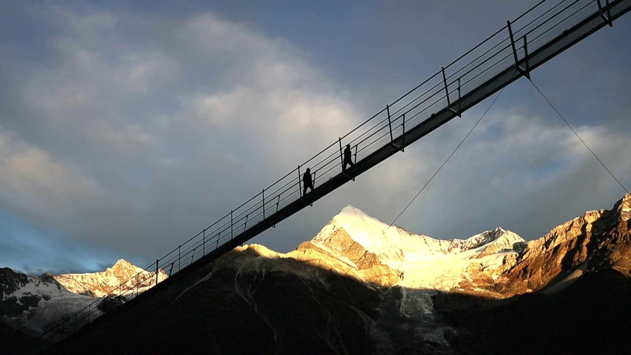 Maior ponte pedestre do mundo abriu ao público na Suiça
