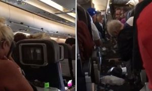 Vídeo revela como ficou avião depois da turbulência ter causado 10 feridos
