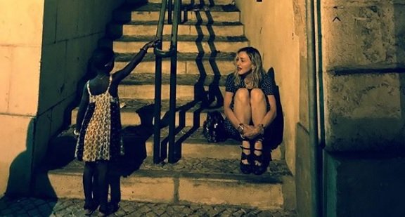 Madonna leva filhas a ouvir musica de Cabo Verde em Alfama