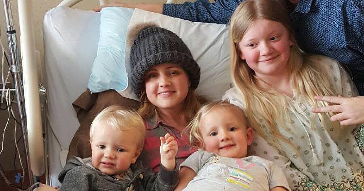 Mãe de 5 dá à luz em coma, depois de recusar tratamento, para poder salvar a filha