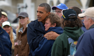 Fotógrafo de Obama lembra como devem agir os Presidentes em casos de catástrofe