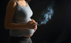 Mãe fumou durante a gravidez faz desabafo emocionado: &#8220;Sinto-me tão culpada&#8230;&#8221;