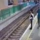 Homem filmado a empurrar mulher para a linha do comboio foi detido
