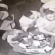 Homem engasga-se em restaurante, e é salvo com por polícia que lhe fez a manobra de Heimlich