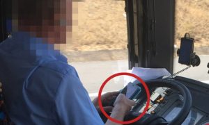 Inglesa filmou condutor de autocarro no Algarve a enviar mensagens enquanto conduzia