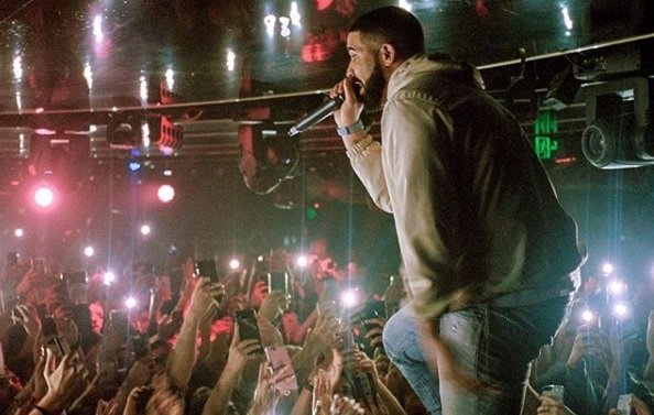 Drake interrompe concerto e ameaça homem que estava a abusar de mulheres no público