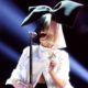 Sia troca as voltas aos &#8216;paparazzi&#8217; e publica foto nua