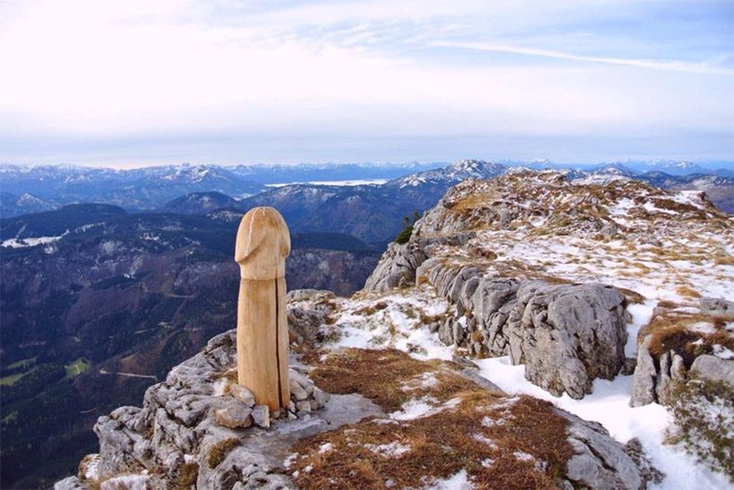 Estranha &#8220;escultura&#8221; apareceu no topo de uma montanha na Áustria. O autor está a ser procurado