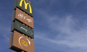 Obesidade infantil: restaurantes de fast-food proibidos perto de escolas em Londres
