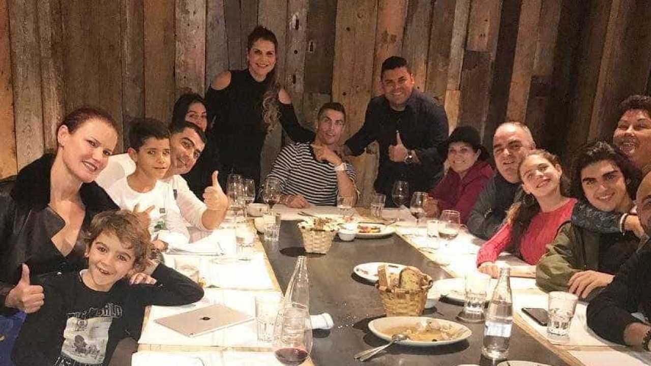 Katia Aveiro partilha momento em família e apoia Ronaldo: &#8220;Presos a Deus e ao Amor&#8221;