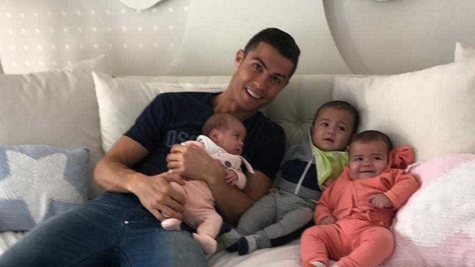 Cristiano Ronaldo diz que está &#8220;preso&#8221;&#8230; mas aos seus bebés