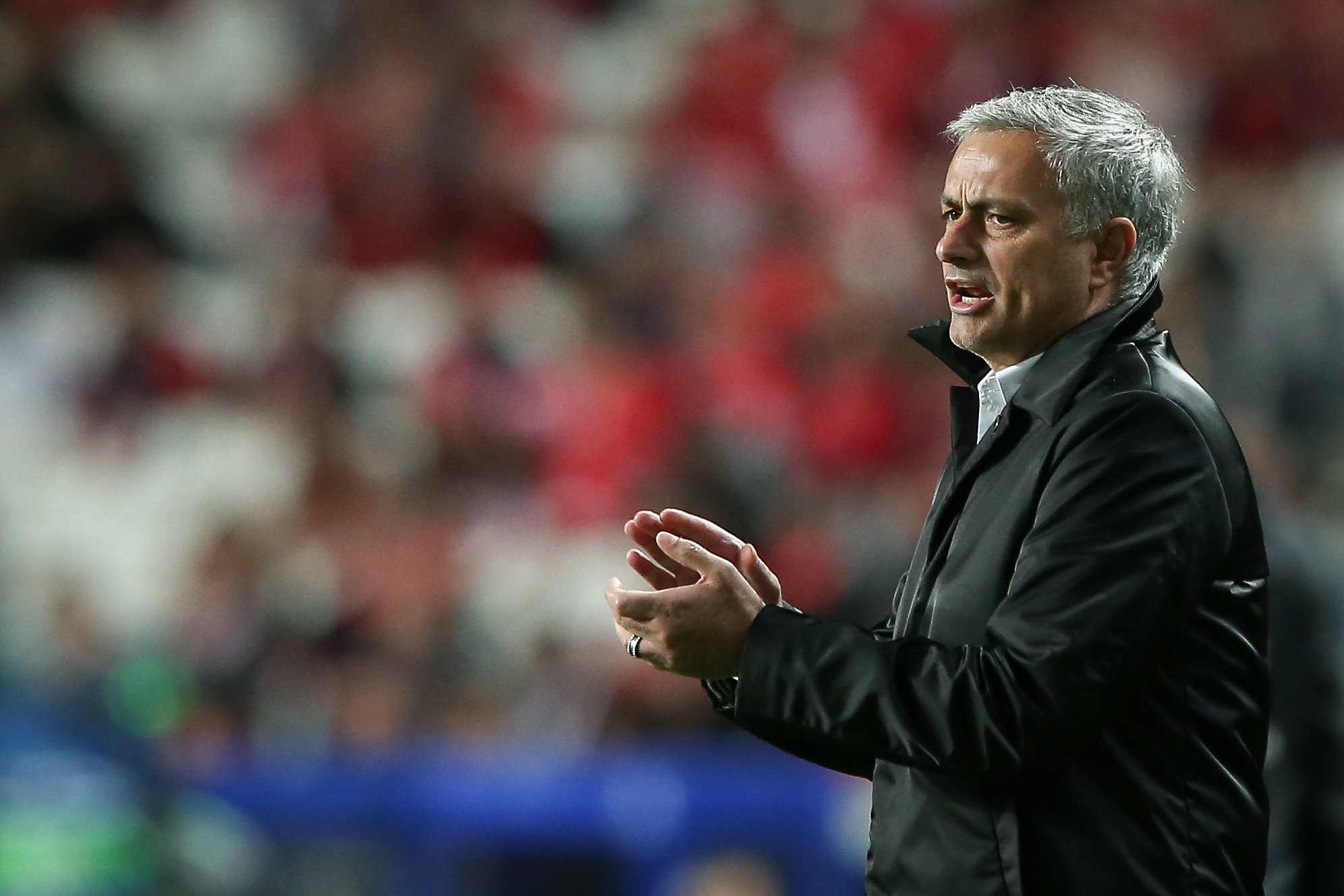 Manchester United renova contrato com José Mourinho até 2020