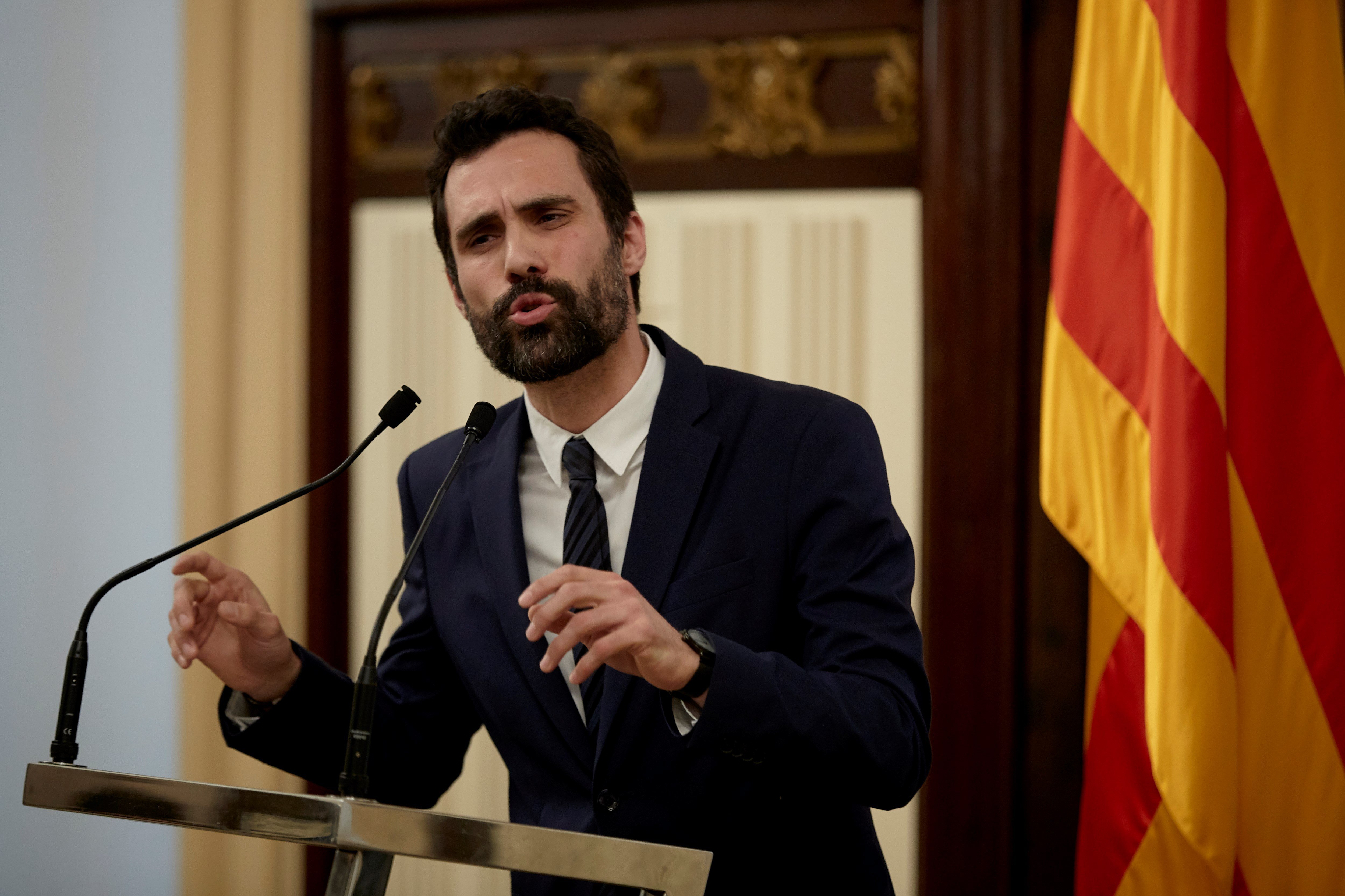 Presidente do parlamento catalão adia plenário mas mantém investidura de Puigdemont