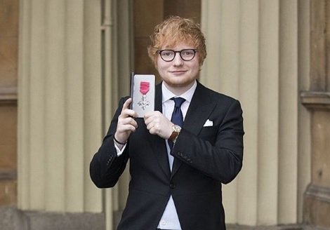 Ed Sheeran vai casar com amiga de infância, e o anúncio derrete qualquer um