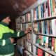 Homens do lixo criaram biblioteca com livros que as pessoas deitam fora