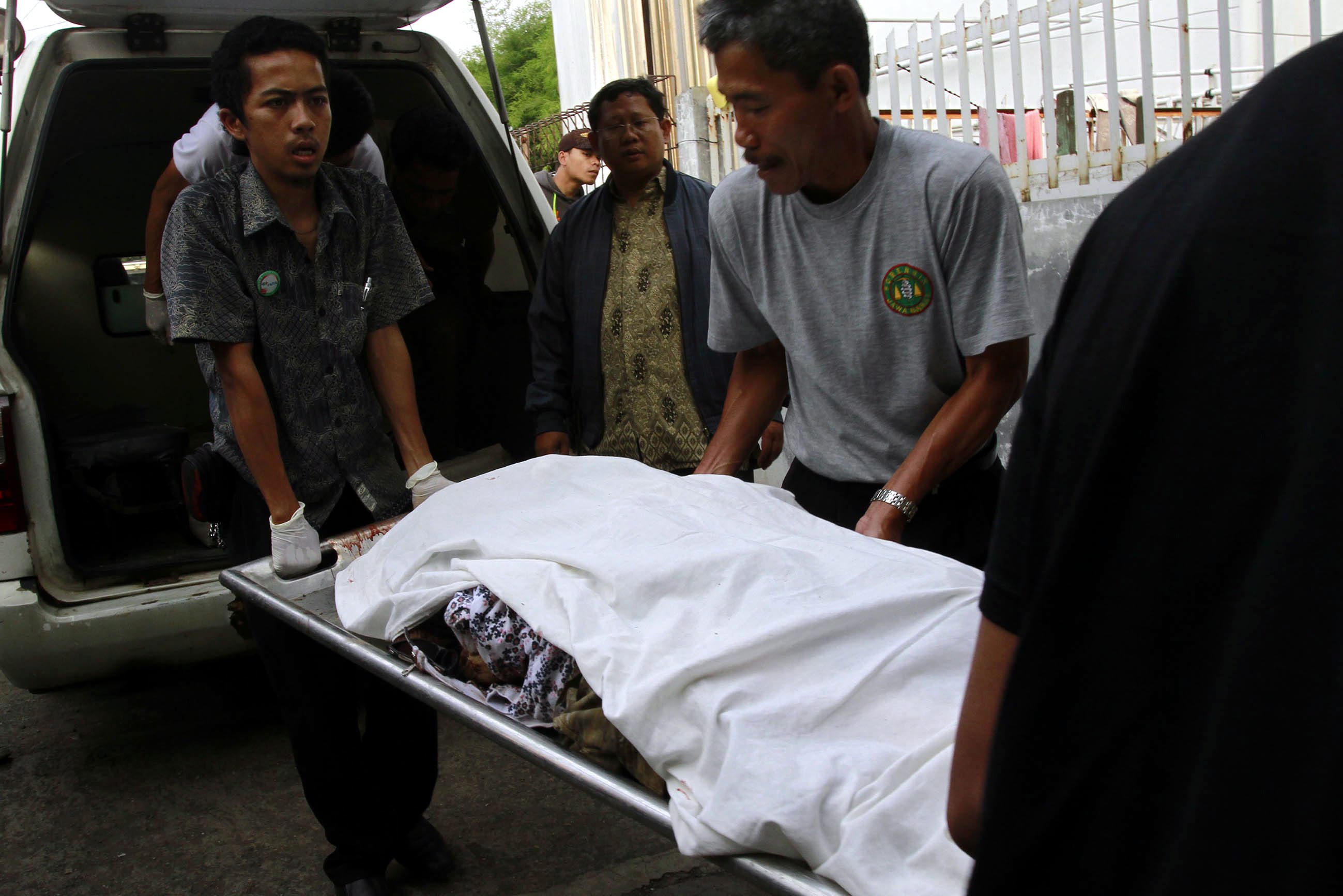 Acidente com autocarro na ilha indonésia de Java faz pelo menos 27 mortos