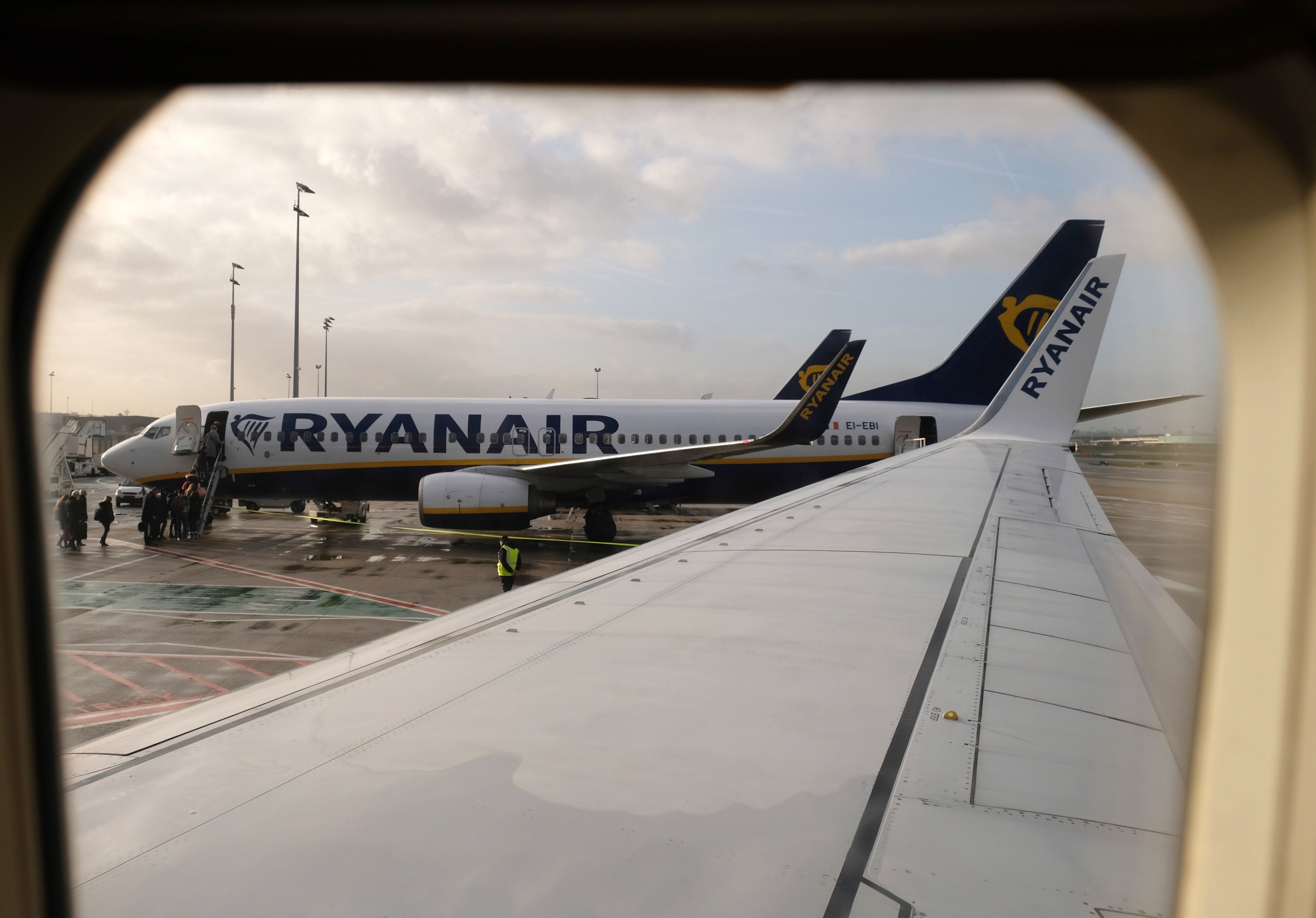 Tripulantes de cabine da Ryanair agendam greve para março e abril