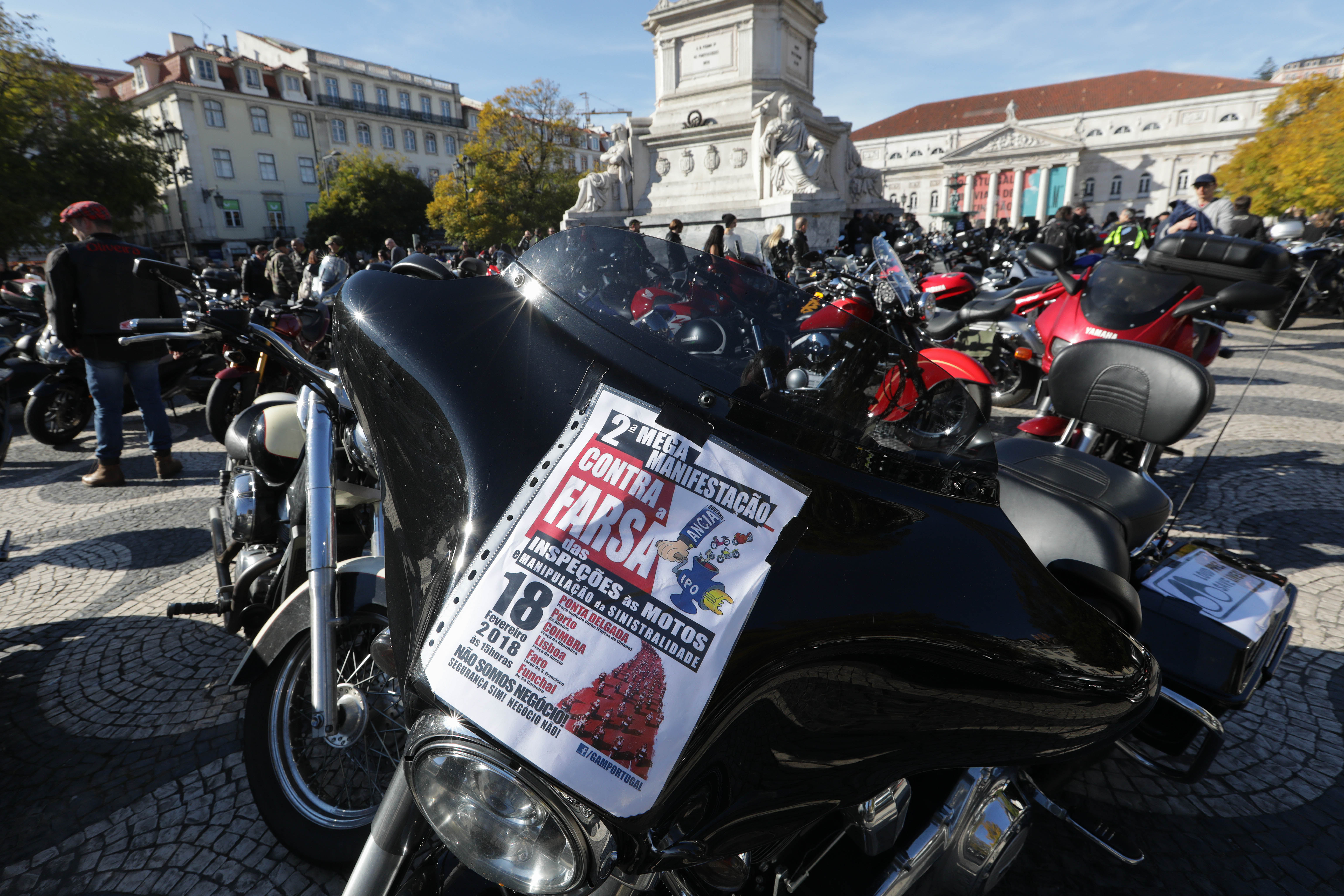 Milhares de motociclistas iniciam protesto em várias cidades do país