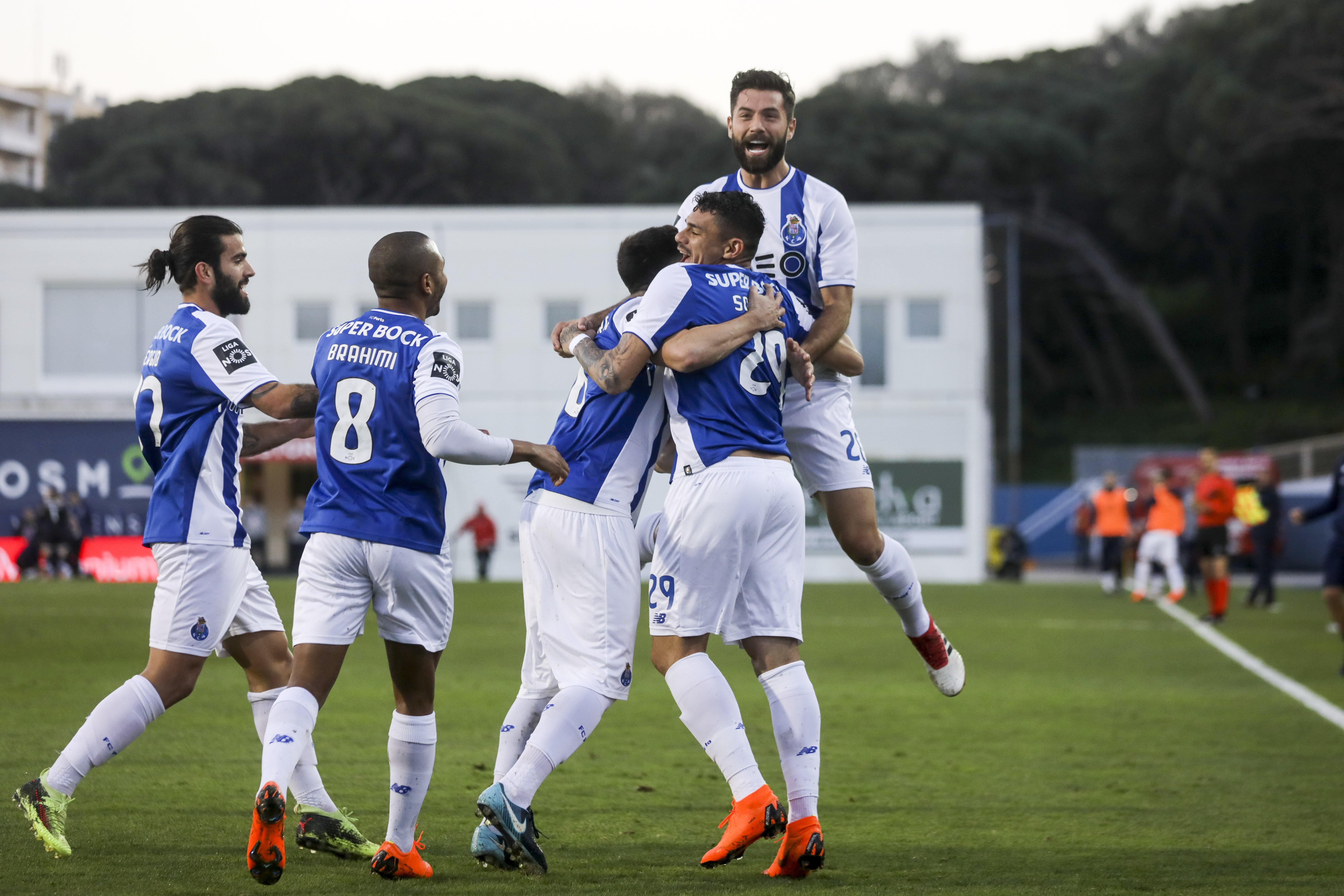 FC Porto consegue reviravolta frente a Estoril Praia e cimenta liderança da I Liga