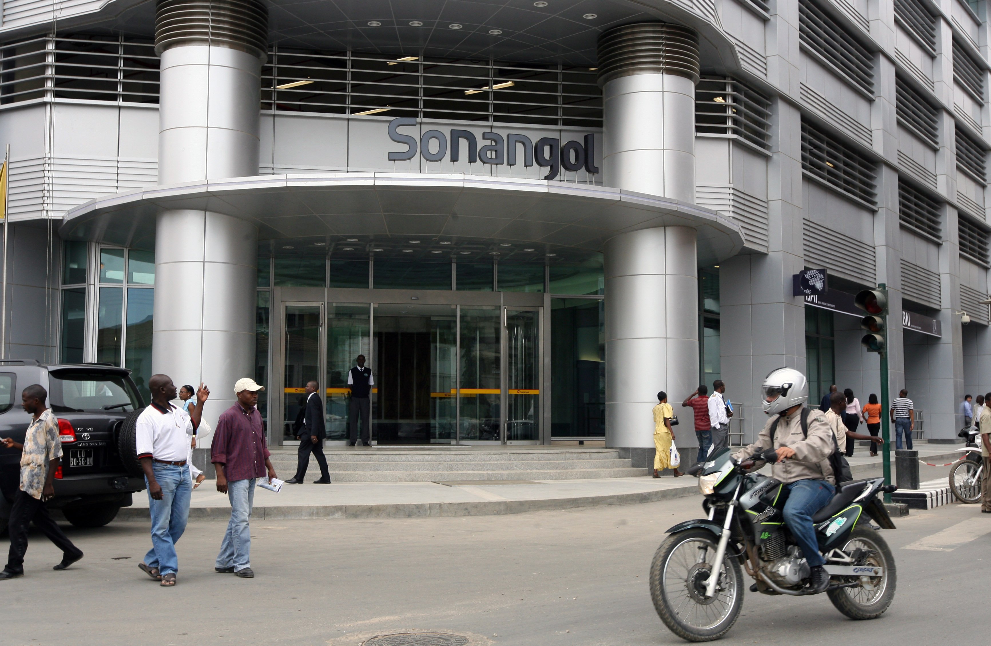 Sonangol vai manter participações na GALP e no Millennium BCP