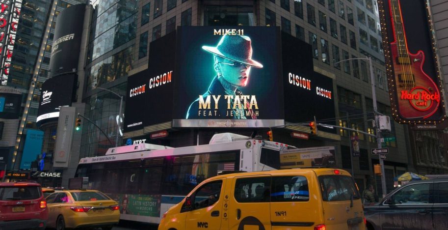 Quem é o &#8220;míudo&#8221; português que está na Times Square em Nova Iorque