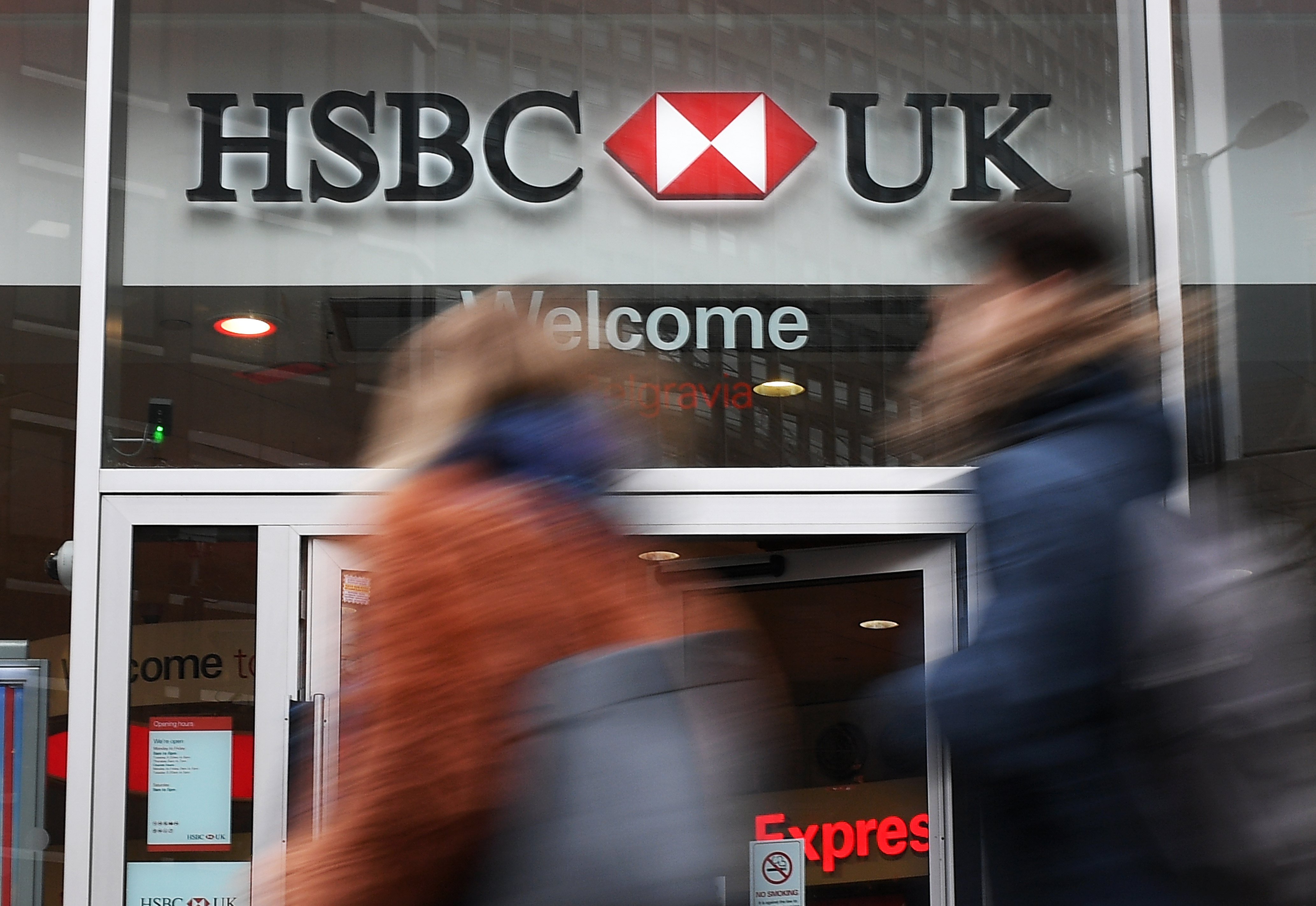 Banco britânico HSBC congela conta que recebeu 500 milhões vindos de Angola