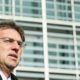 Primeiro-ministro esloveno demite-se acusado de interferência em referendo