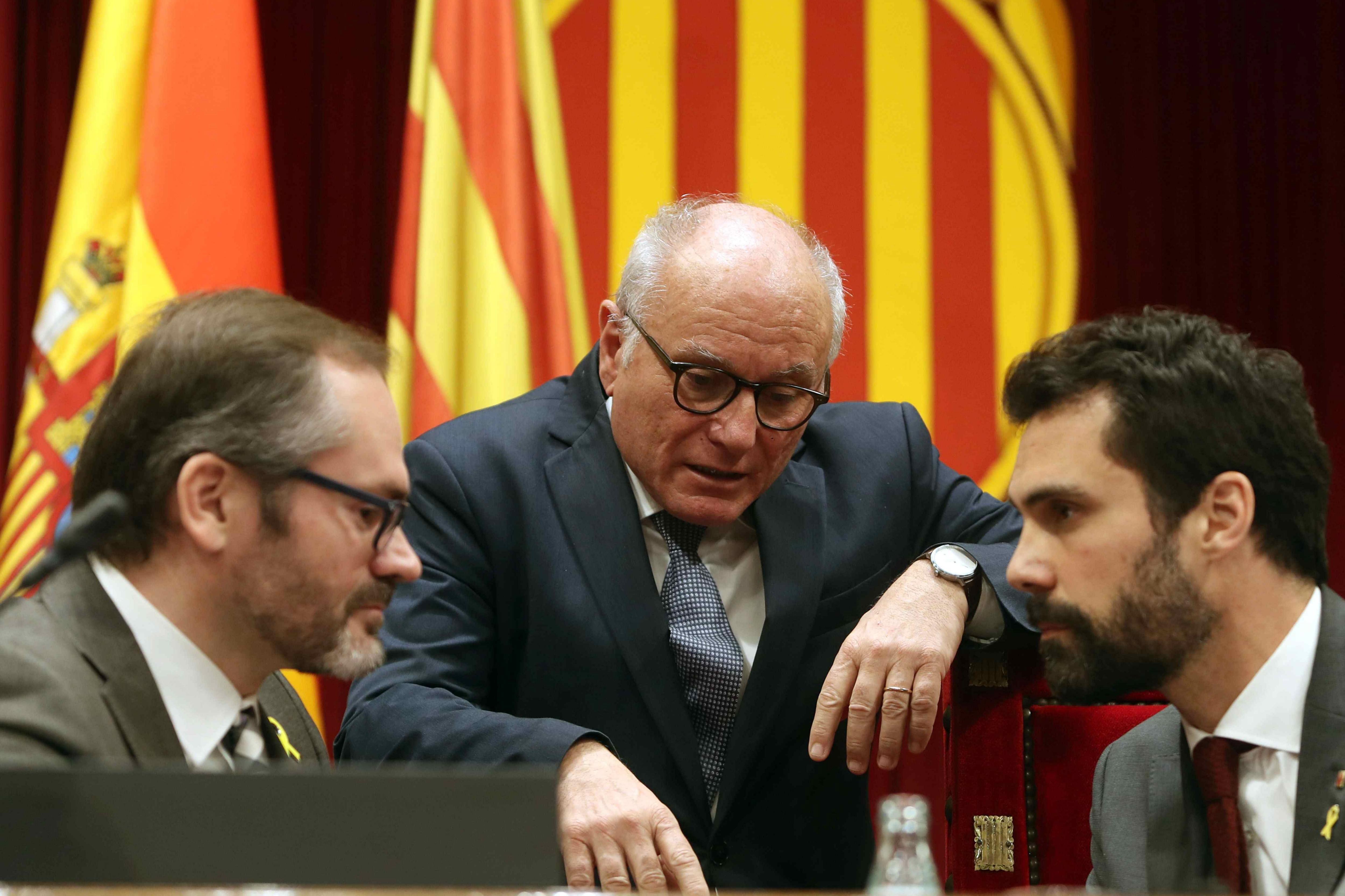 Parlamento da Catalunha crítica Madrid e defende &#8220;legitimidade&#8221; de Puigdemont
