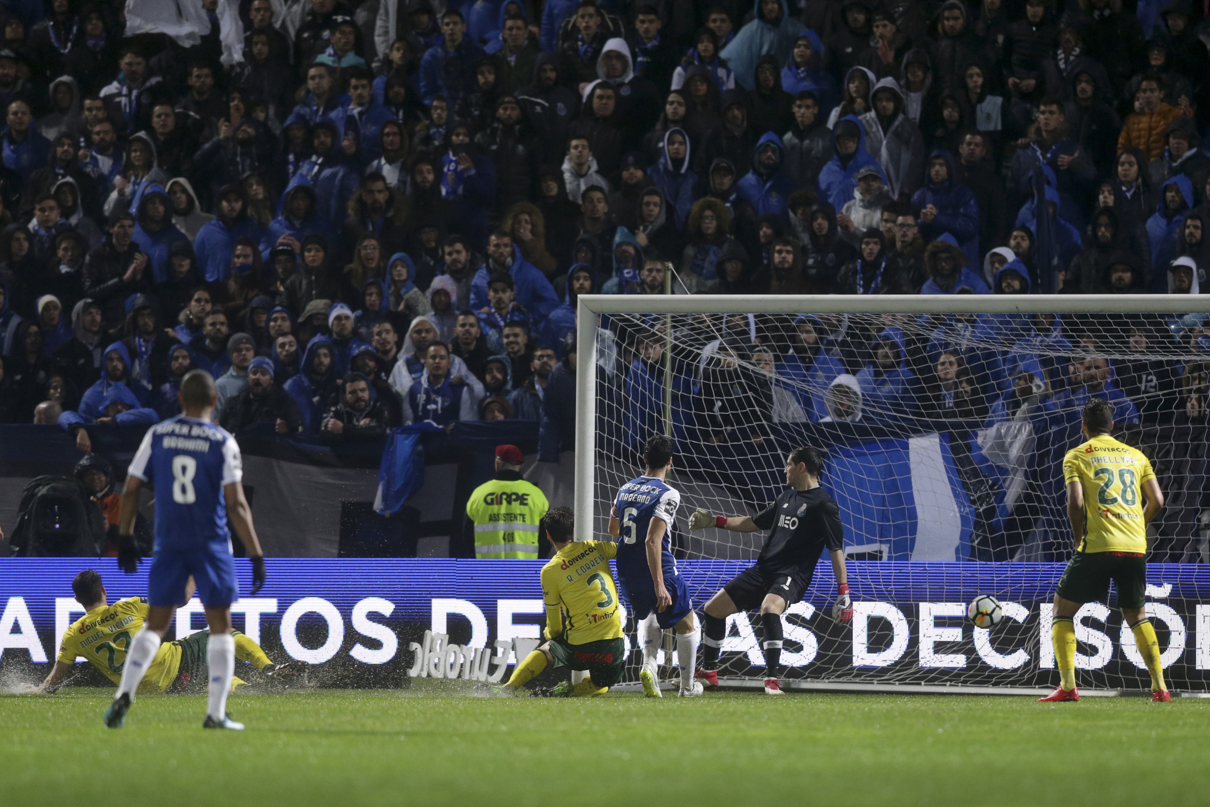 Paços de Ferreira vence FC Porto e relança campeonato