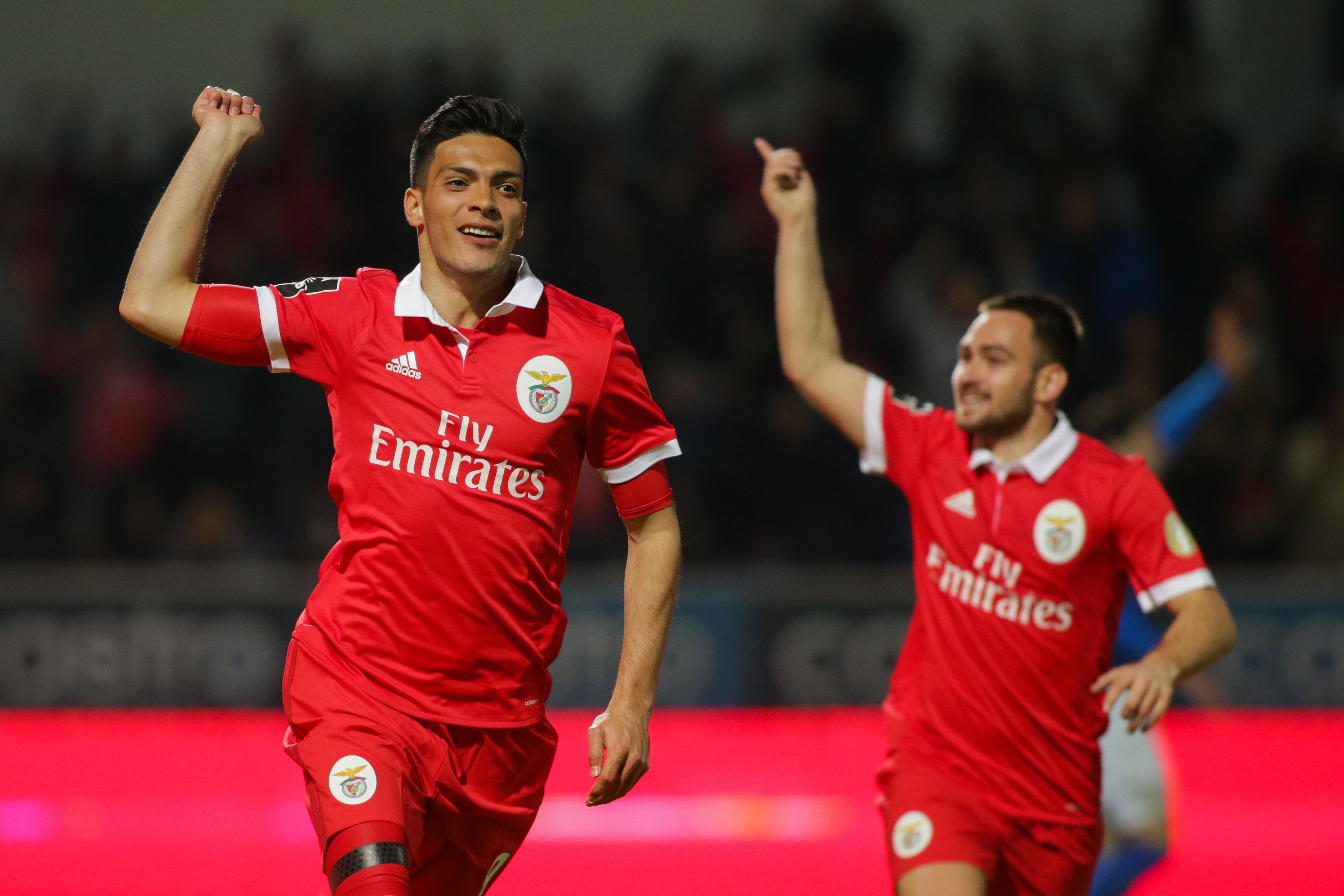 Benfica vence Feirense e assume liderança provisória da I Liga de futebol