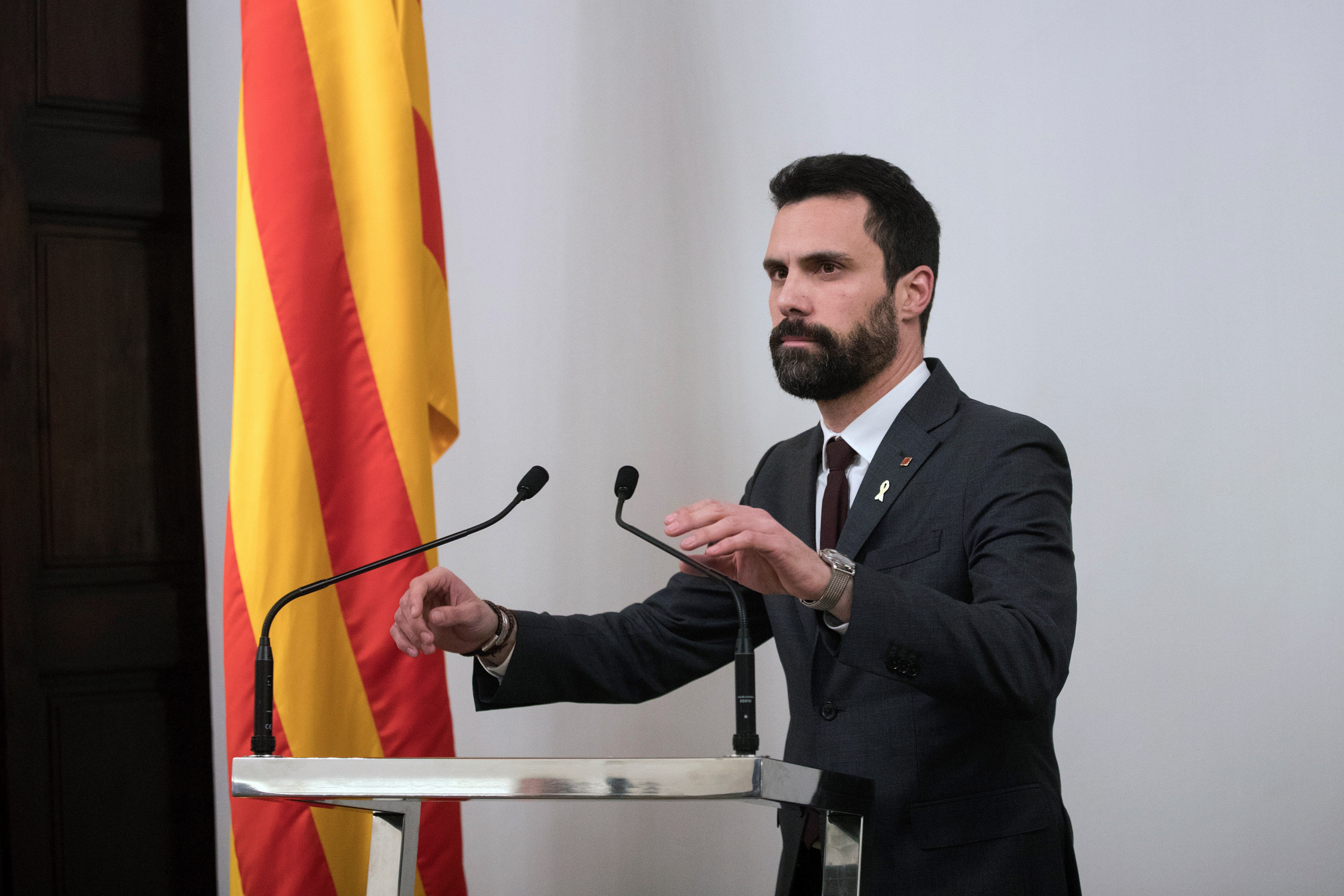 Presidente do parlamento da Catalunha anula votação mas mantém plenário